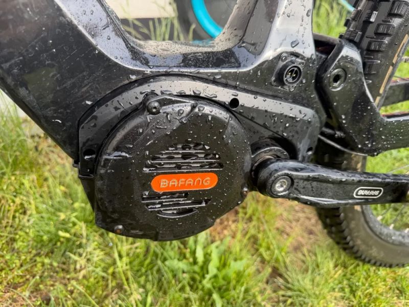 E-Full carbon s motorem Bafang 1000W motor 1400Ah bat