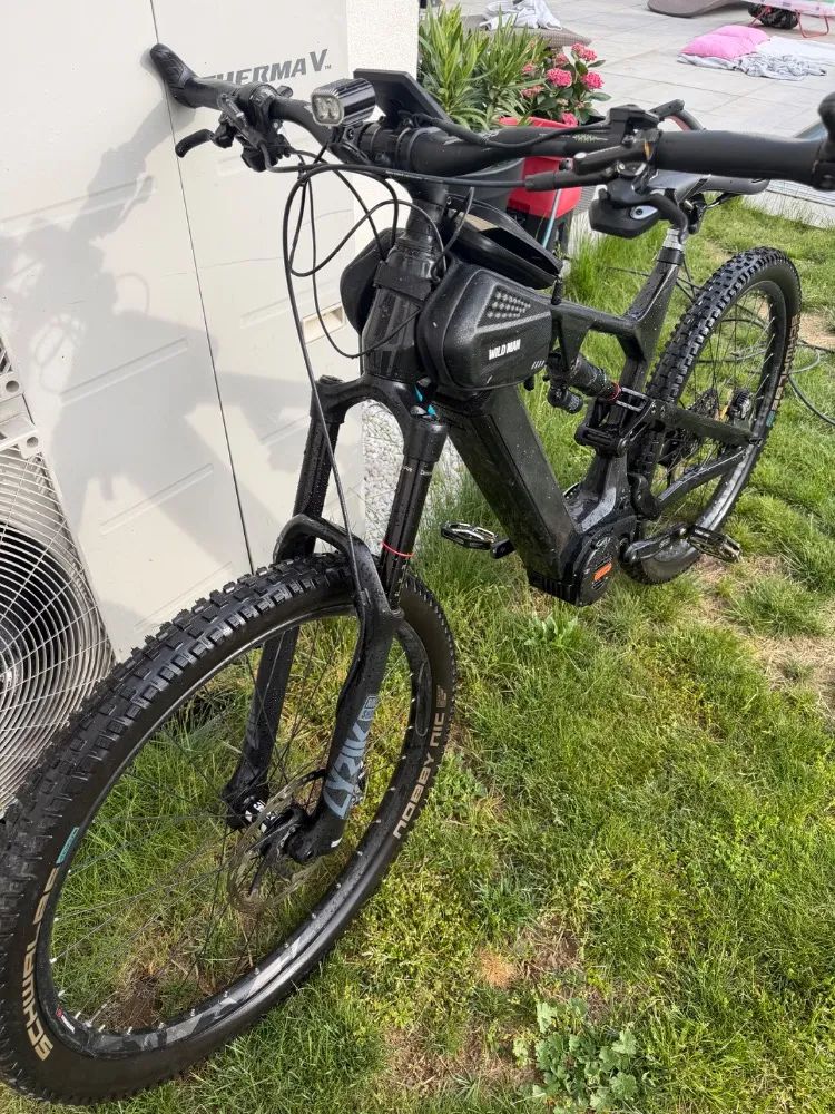 E-Full carbon s motorem Bafang 1000W motor 1400Ah bat