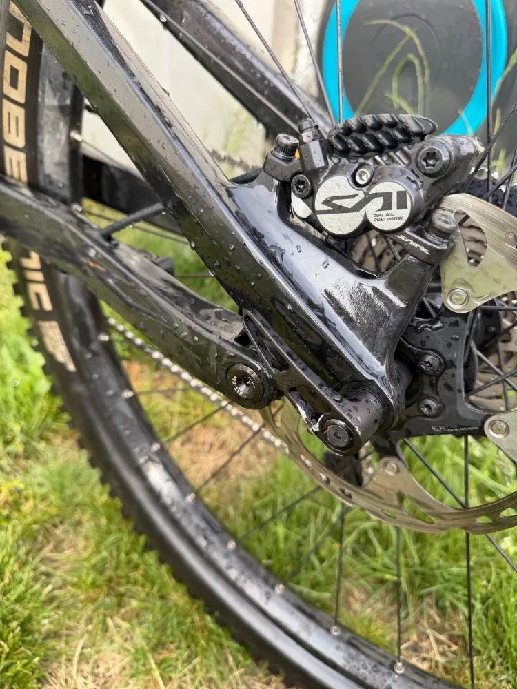 E-Full carbon s motorem Bafang 1000W motor 1400Ah bat