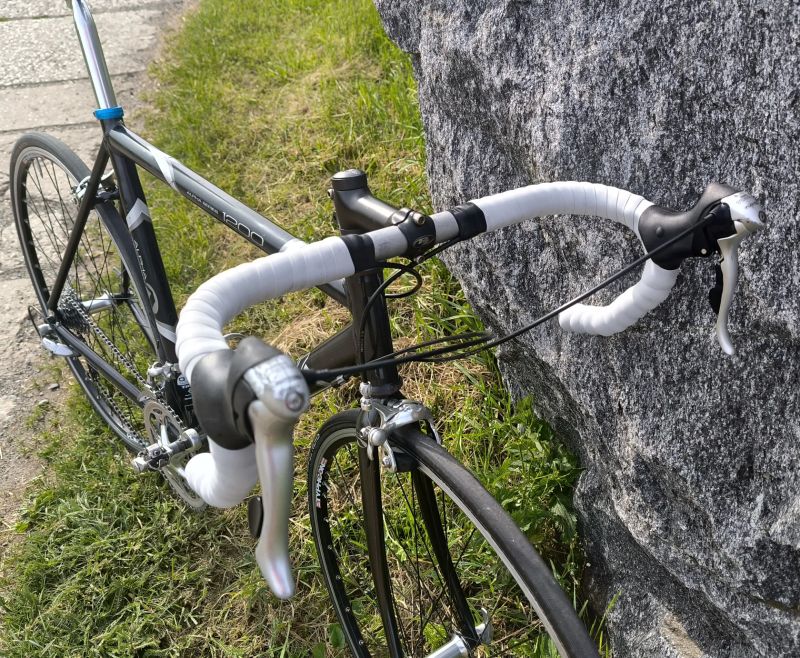 Trek 1200 , 56cm Tiagra 2x9