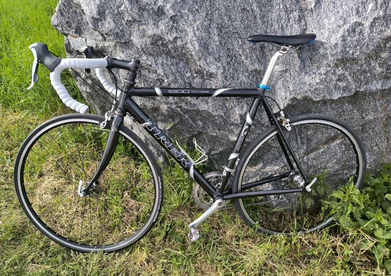 Trek 1200 , 56cm Tiagra 2x9