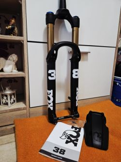 Novinka 2027 Fox 38 Factory Fit GripX2 GlideCore Evol Kashima 160mm 29"