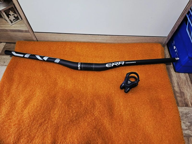 Nové Race Face Era Carbon 35 / 800mm Grey