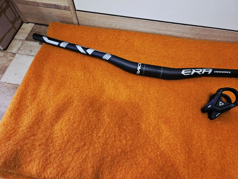 Nové Race Face Era Carbon 35 / 800mm Grey