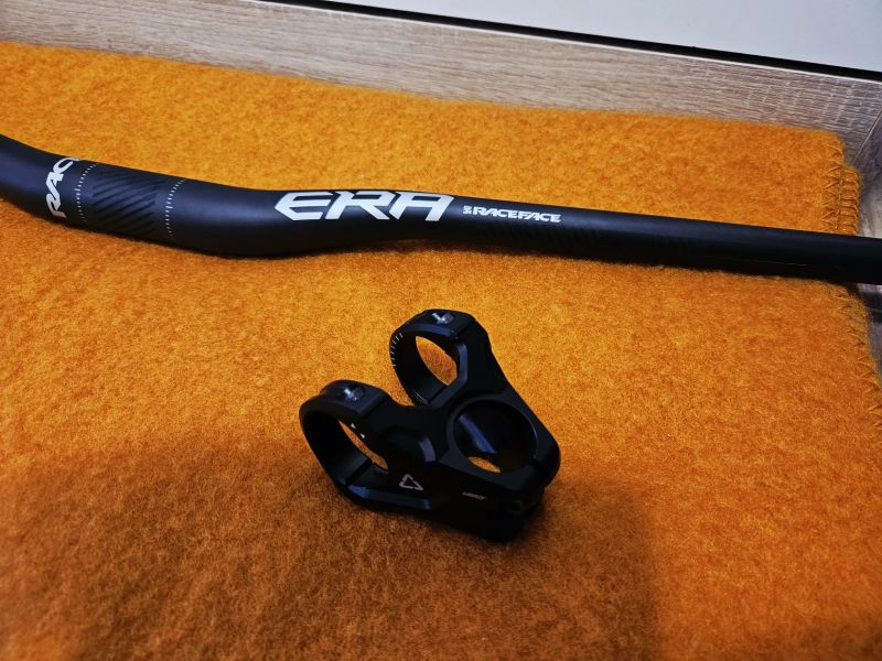 Nové Race Face Era Carbon 35 / 800mm Grey