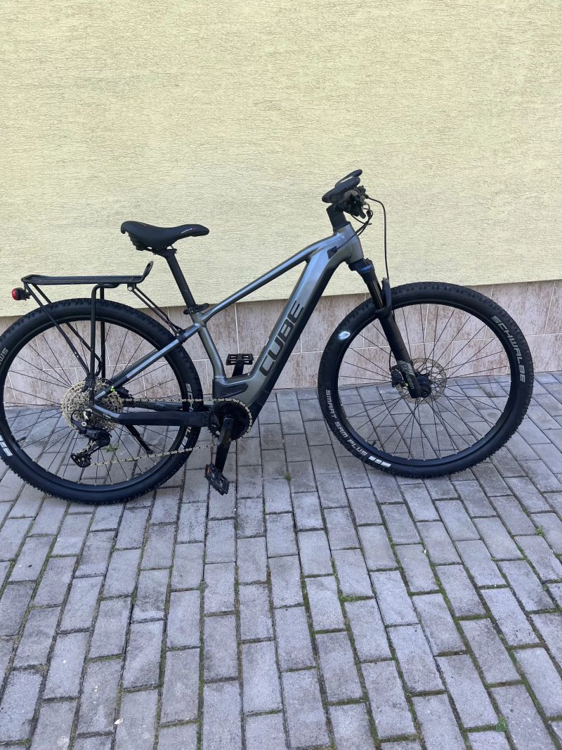 Prodám elektrokolo Cube velmi zachovalé