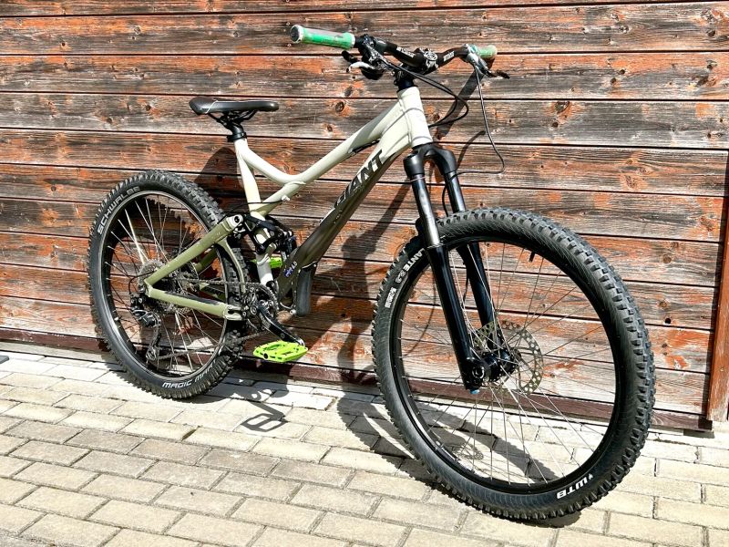 enduro kolo Giant reing zero 