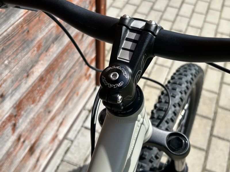 enduro kolo Giant reing zero 