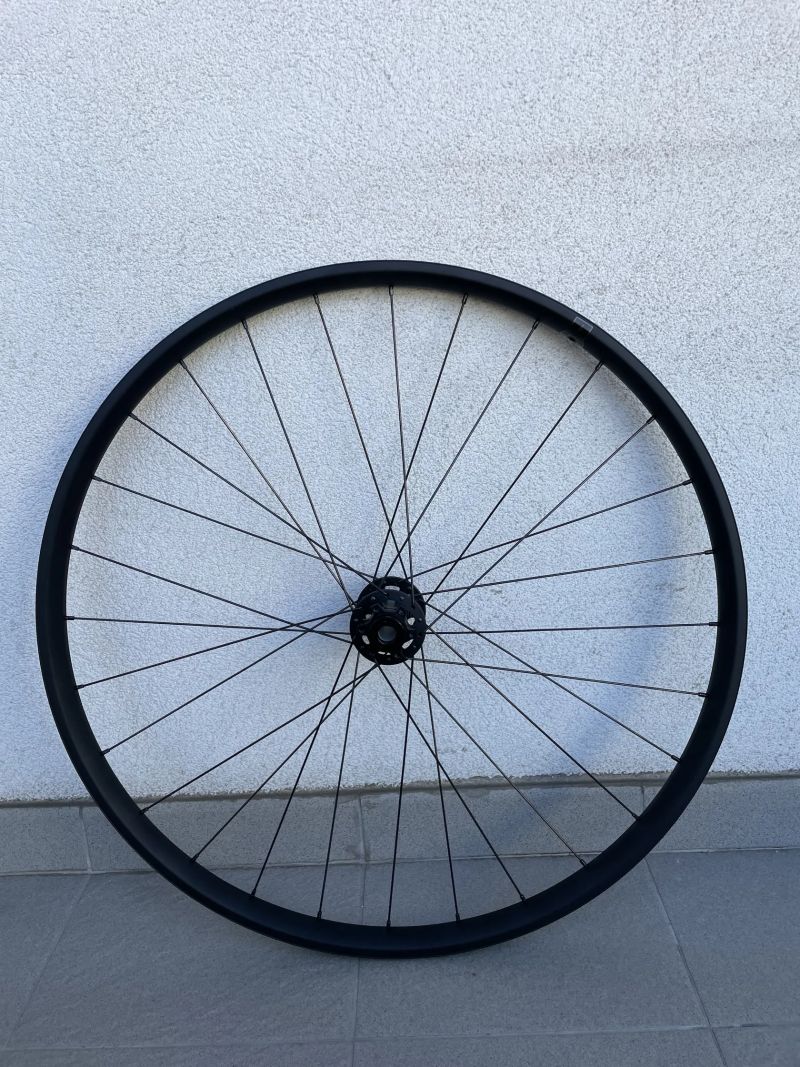 MTB zapletená kola Specialized