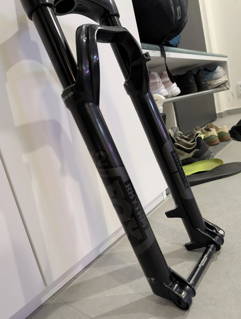 FOX RHYTHM 100MM 32 FLOAT 29 GRIP