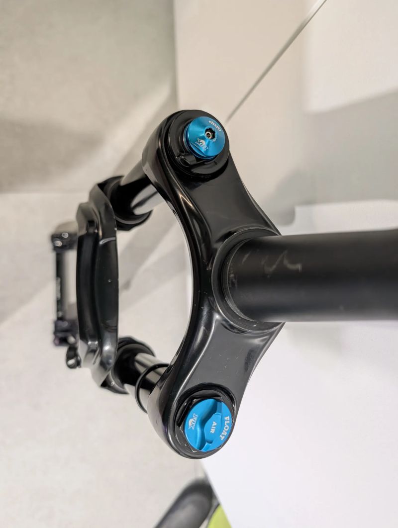 FOX RHYTHM 100MM 32 FLOAT 29 GRIP