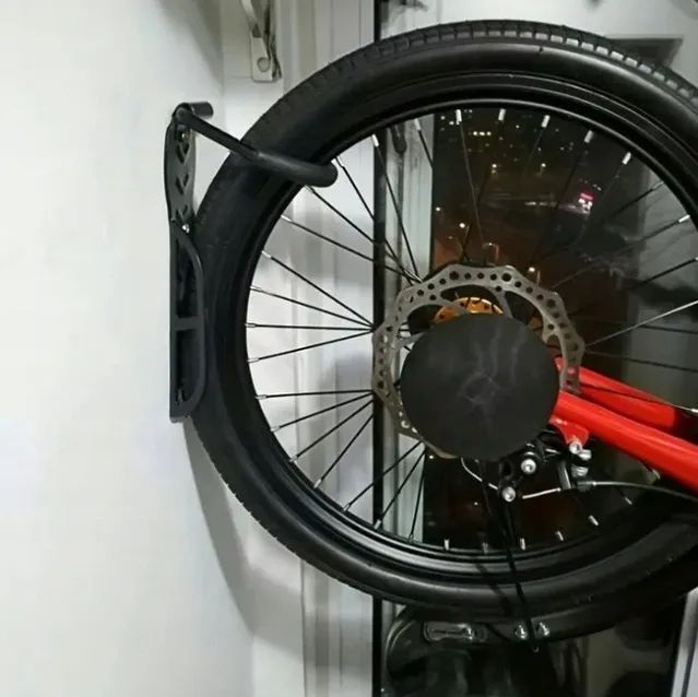 Cyklo držák na kolo na zeď závěsný 
