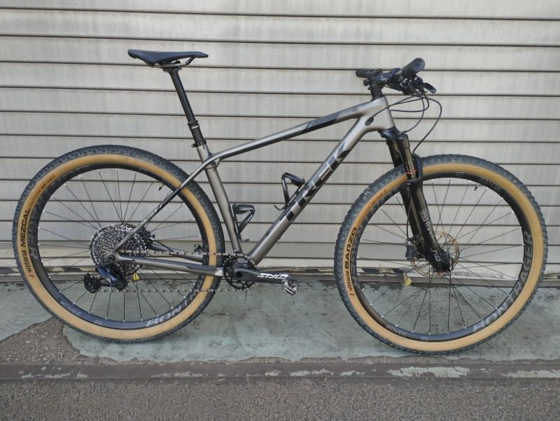 Trek Procaliber 9.8 SL, karbonová kola Bontrager 