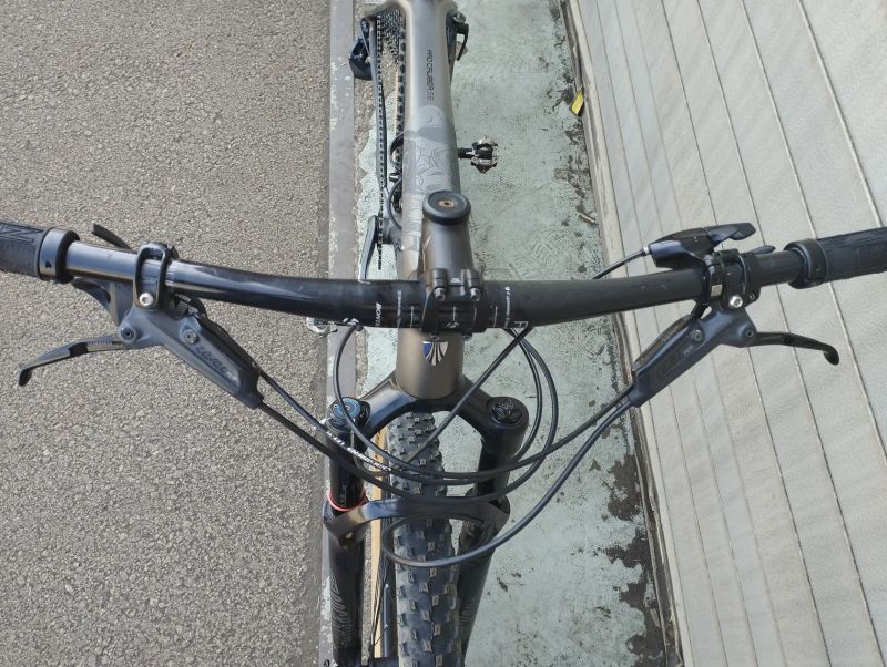 Trek Procaliber 9.8 SL, karbonová kola Bontrager 