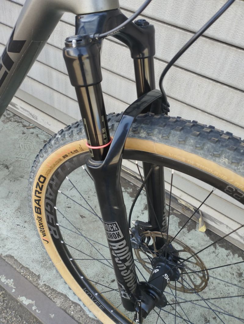 Trek Procaliber 9.8 SL, karbonová kola Bontrager 