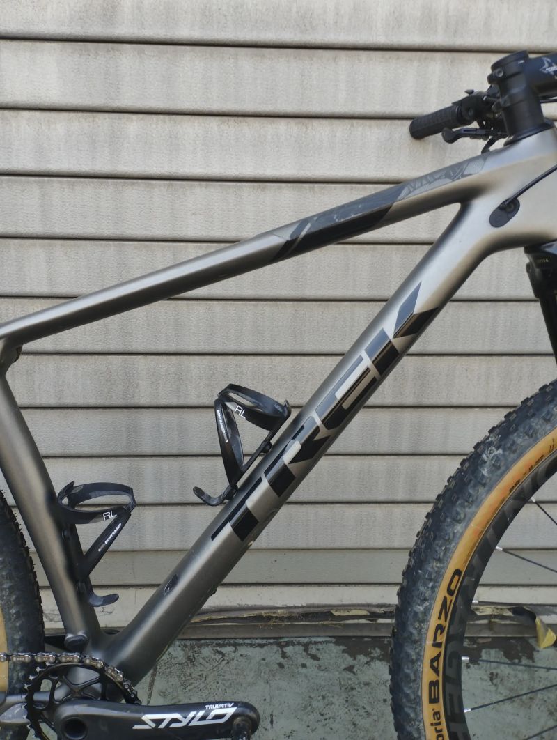 Trek Procaliber 9.8 SL, karbonová kola Bontrager 