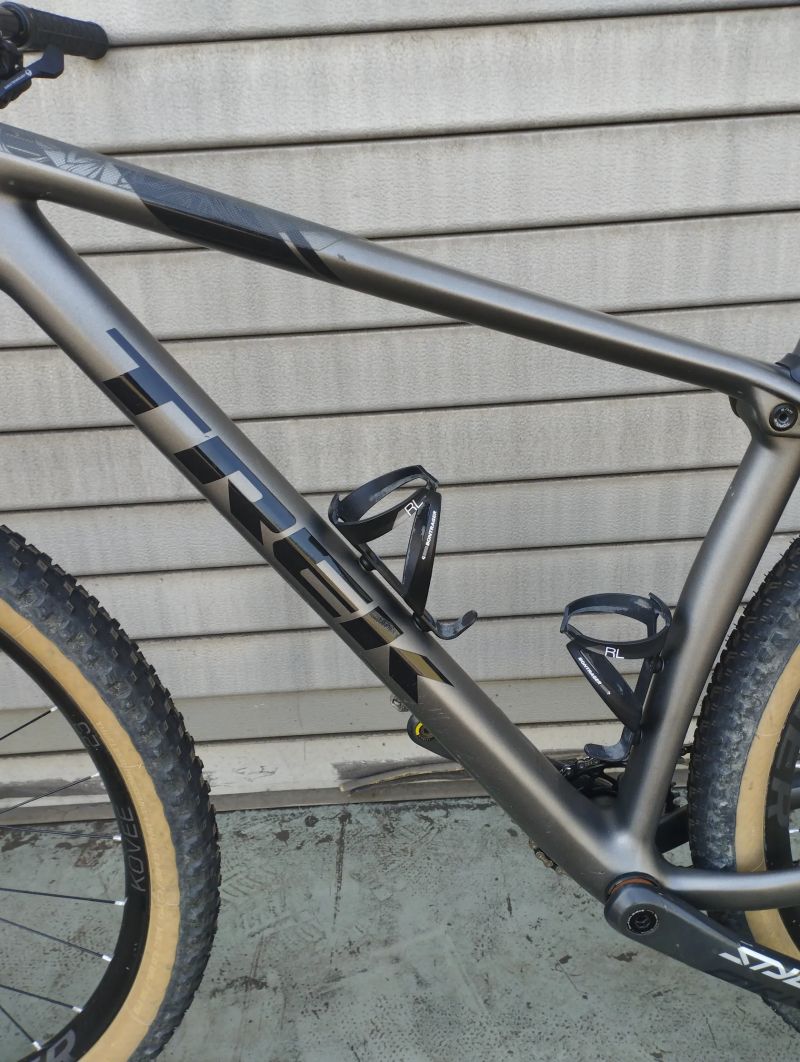 Trek Procaliber 9.8 SL, karbonová kola Bontrager 