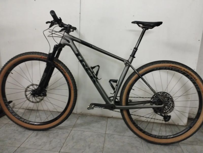 Trek Procaliber 9.8 SL, karbonová kola Bontrager 