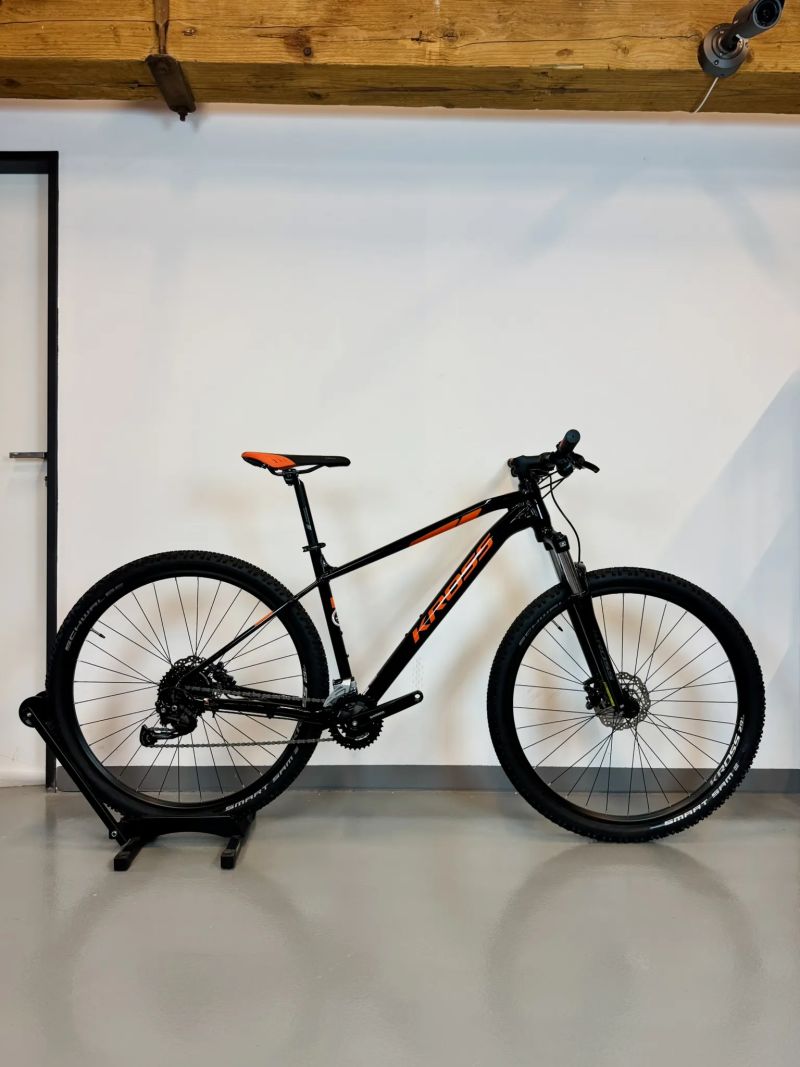 Horské kolo Kross Level 1.0 - černá/oranžová L