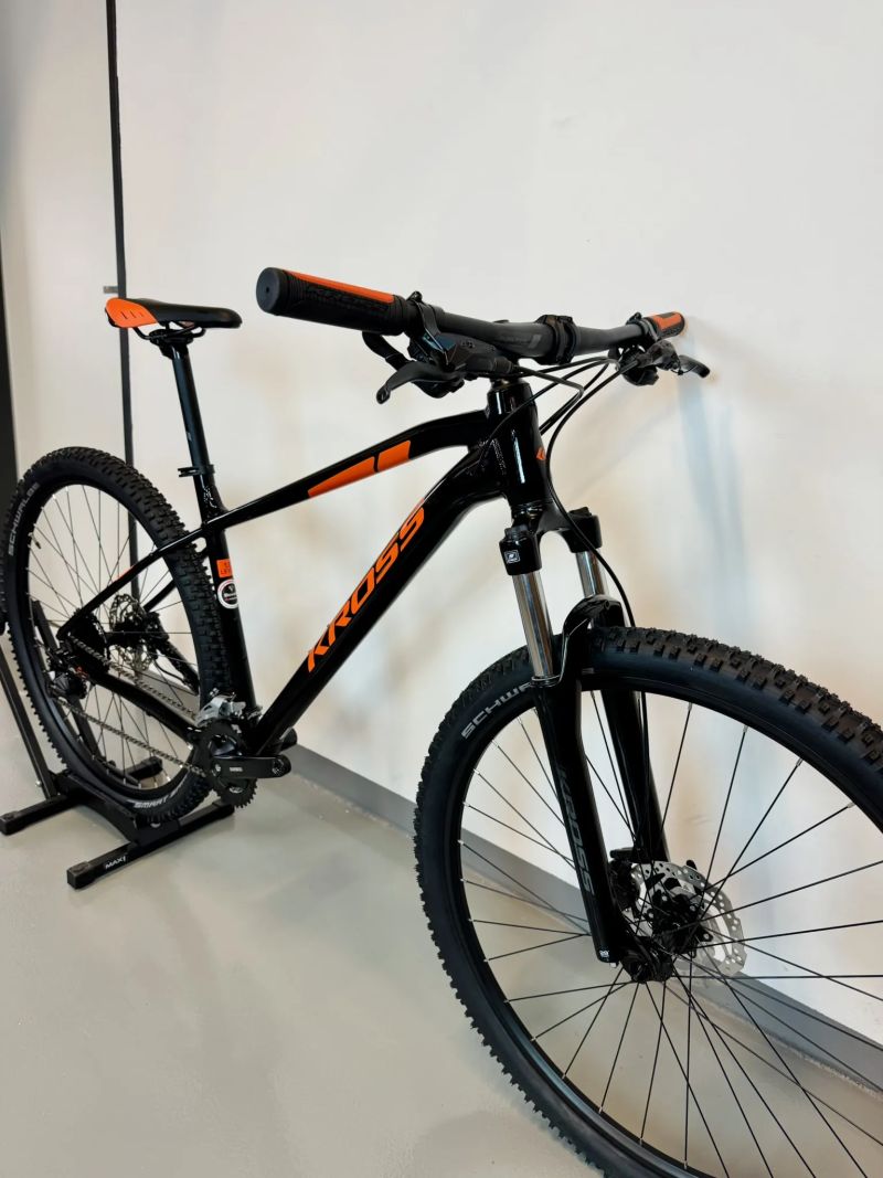 Horské kolo Kross Level 1.0 - černá/oranžová L