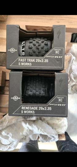 Specialized fast trak S-Works 29x 2.35 + Renegarde