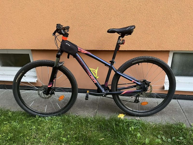 Rockrider Dívčí / dámské kolo ROCKRIDER 27,5" ST 120 + přilba a dres a kraťasy v zdarma - viz. foto