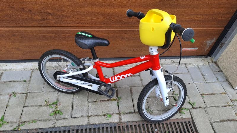 Woom 2 s košíkem a stojanem