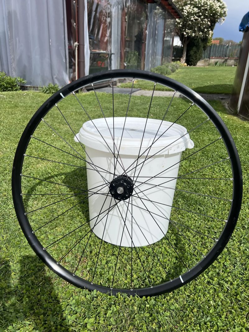 Prodám Newmen 29er boost 110/15 148/12
