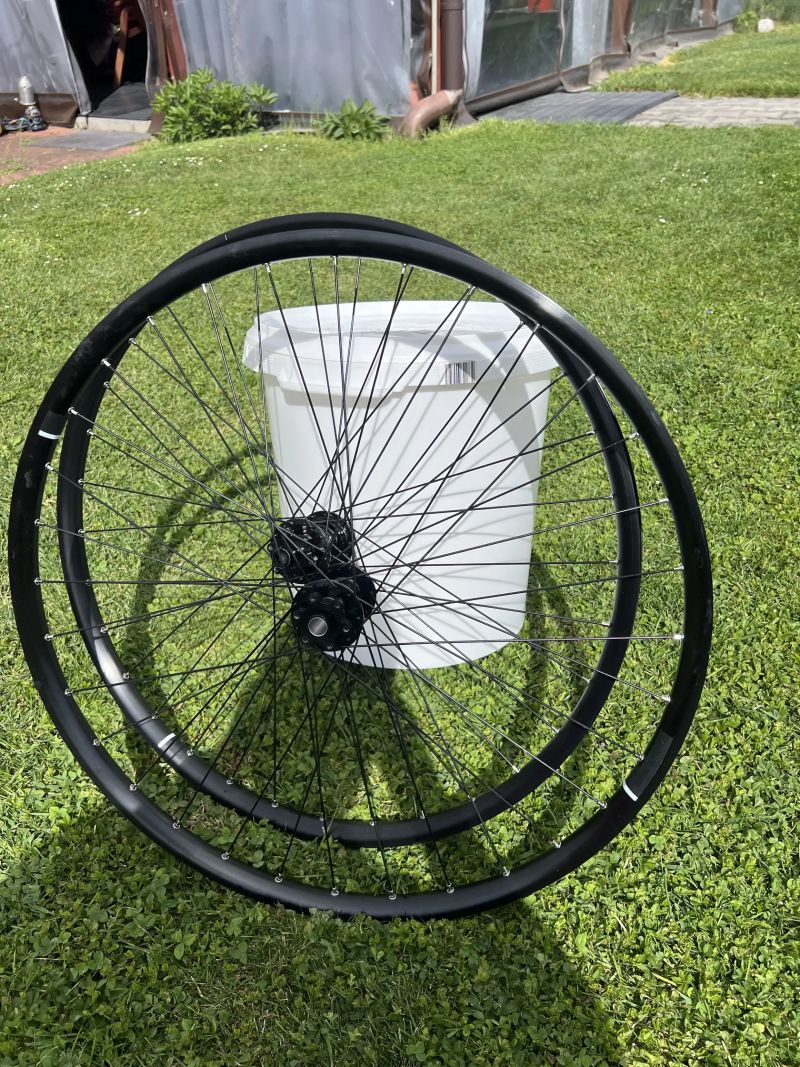Prodám Newmen 29er boost 110/15 148/12