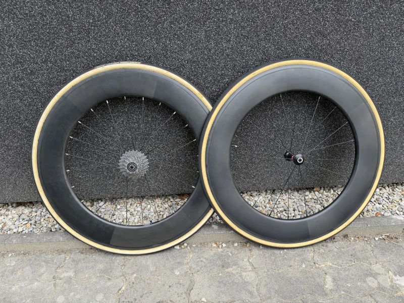 Karbonová galusková kola 88mm - novatec náboje