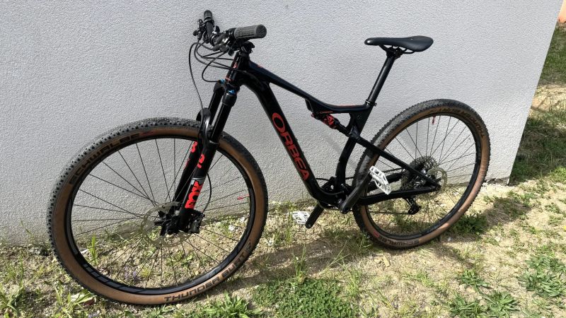 ORBEA OIZ H30 – FOX, DEORE XT, PEVNÉ OSY, BOOST, Doklady 