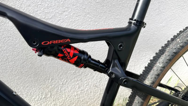 ORBEA OIZ H30 – FOX, DEORE XT, PEVNÉ OSY, BOOST, Doklady 