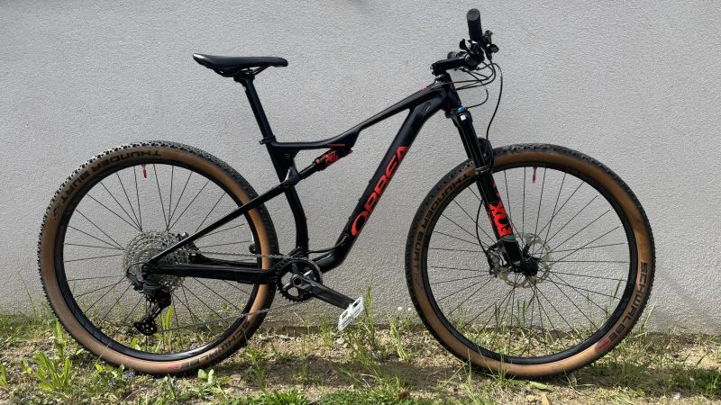 ORBEA OIZ H30 – FOX, DEORE XT, PEVNÉ OSY, BOOST, Doklady 
