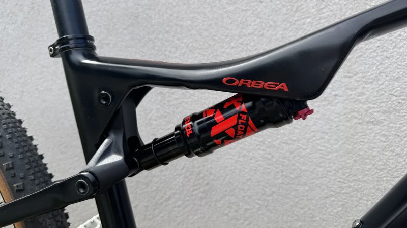 ORBEA OIZ H30 – FOX, DEORE XT, PEVNÉ OSY, BOOST, Doklady 