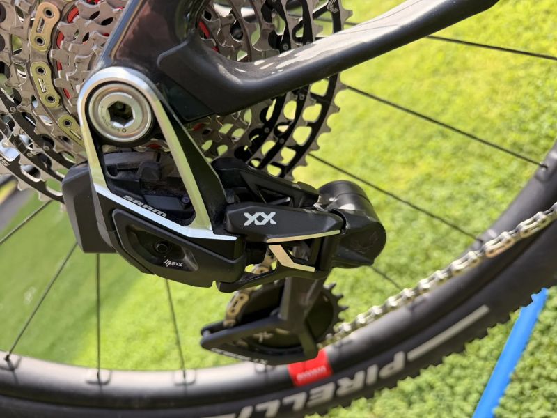 Carbon / Lefty – TOP XC stavba, SRAM XX AXS, Reserve 28, Extralite