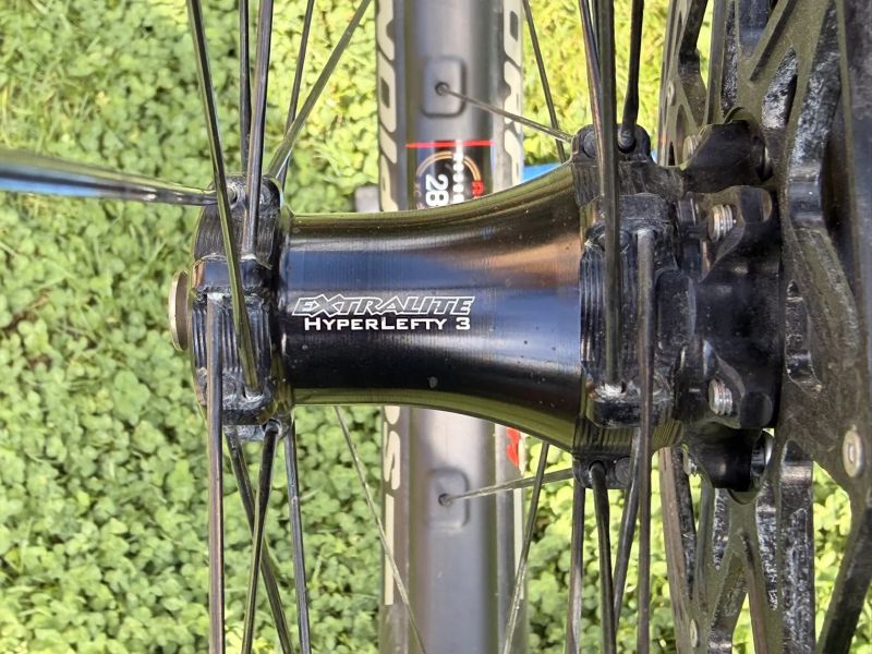 Carbon / Lefty – TOP XC stavba, SRAM XX AXS, Reserve 28, Extralite