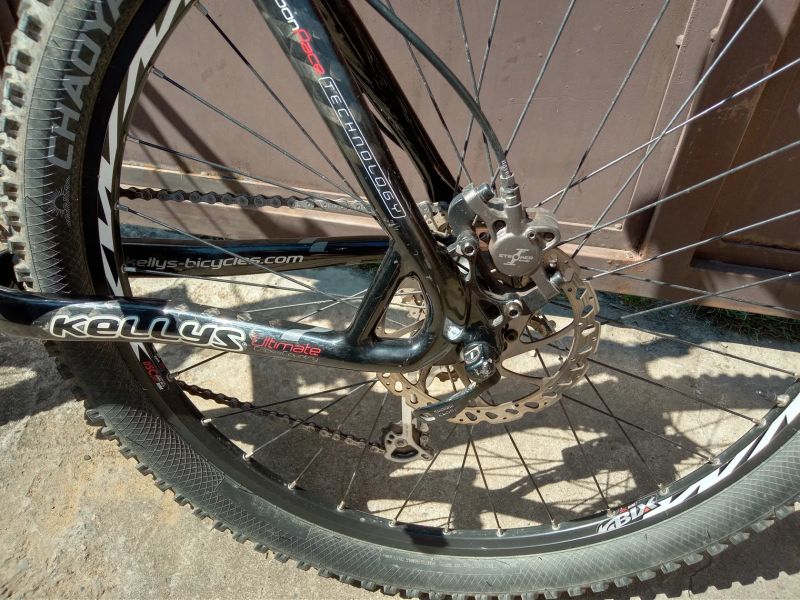 Karbonový Kellys Mobster 21,5" (XL) – Shimano XT