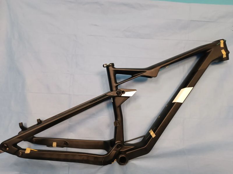 NOVÝ karbonový Cube AMS 100 C:68 HPC – Vel. 18" (M)