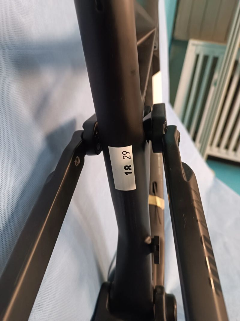NOVÝ karbonový Cube AMS 100 C:68 HPC – Vel. 18" (M)