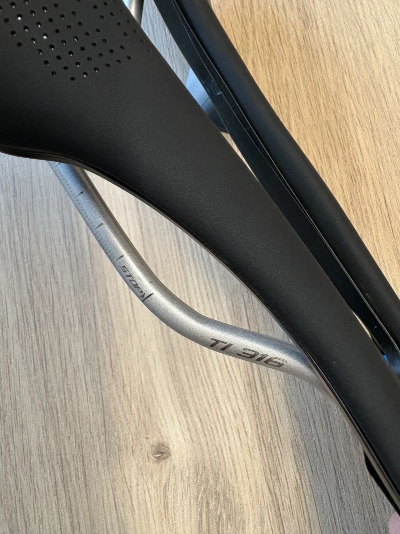 nové sedlo - Selle Italie SLR Boost Superflow TI 316 - černé 164g