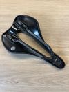 nové sedlo - Selle Italia SLR Boost Superflow Carbon - černé 128g