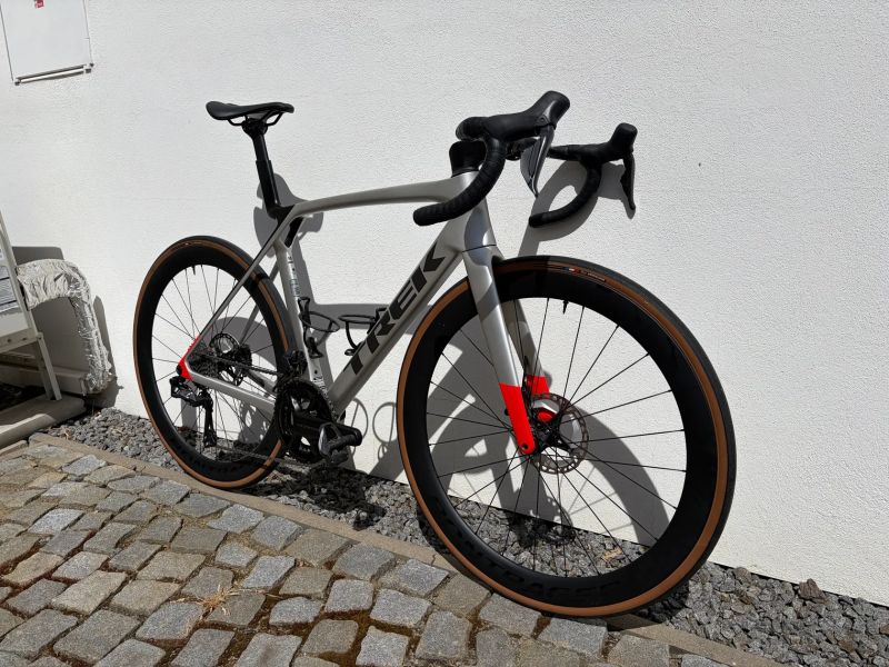 Trek Madone SL 7 Gen 8 (velikost M/L) 