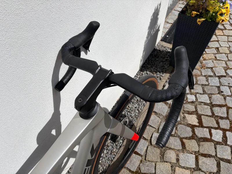 Trek Madone SL 7 Gen 8 (velikost M/L) 
