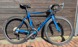 Zánovní Cube Agree Carbon, 56 cm, Ultegra DI2 12 speed elektrika, DT Swiss 350 FFWD carbon