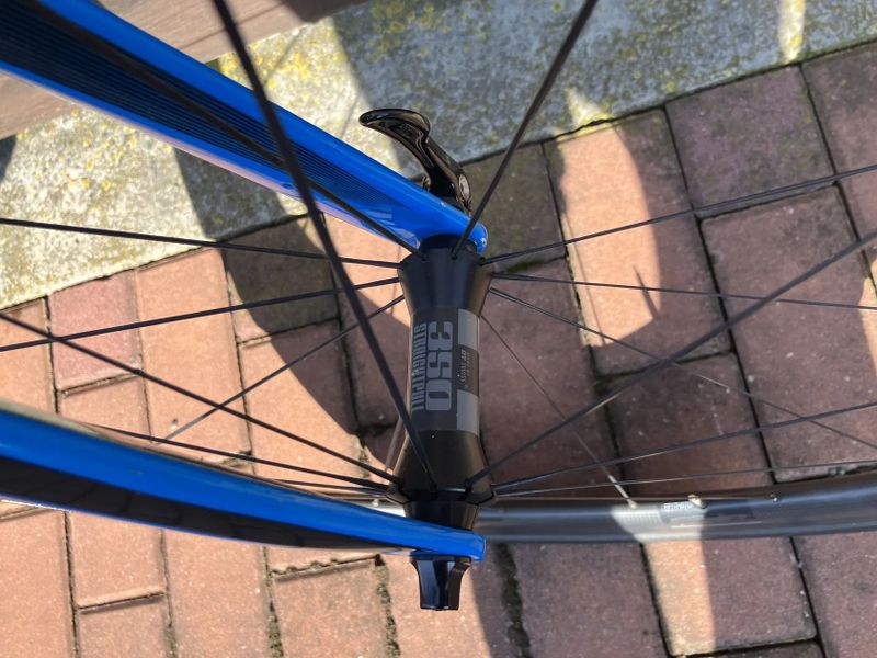Zánovní Cube Agree Carbon, 56 cm, Ultegra DI2 12 speed elektrika, DT Swiss 350 FFWD carbon
