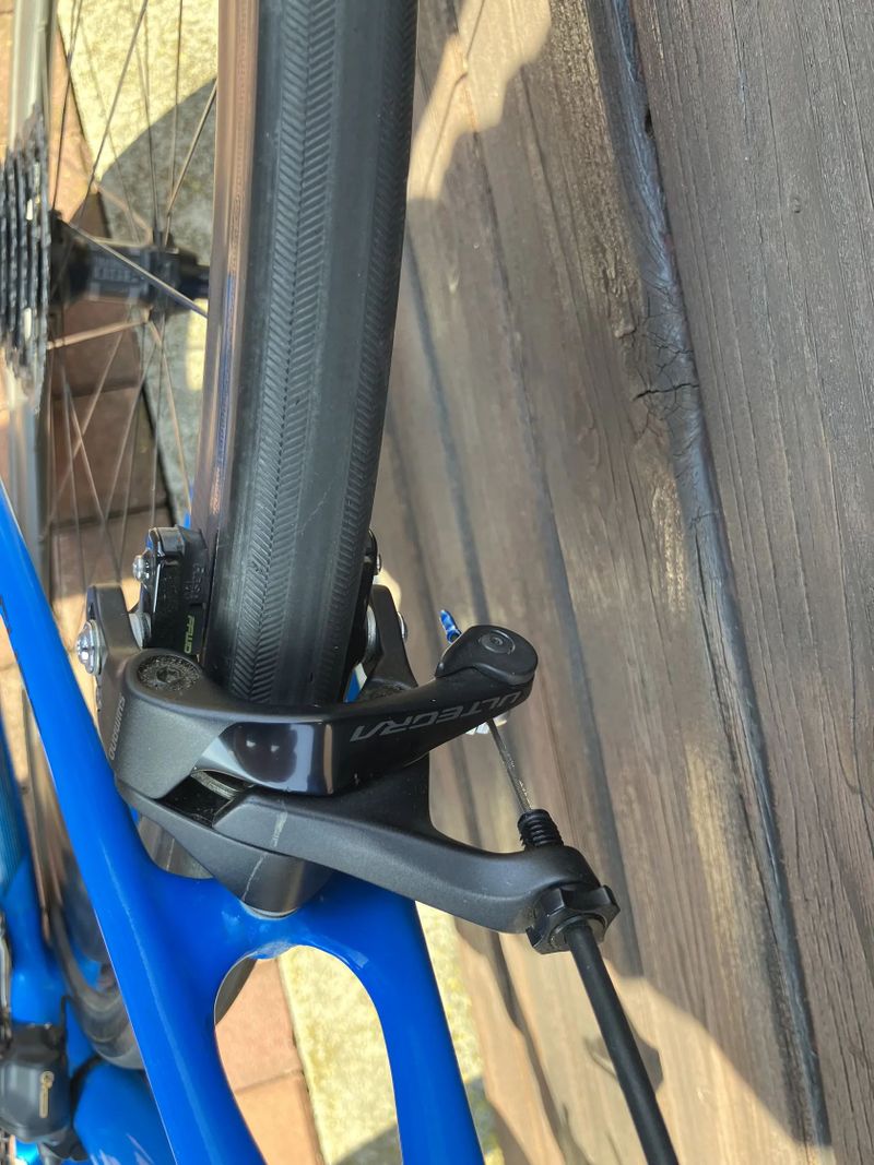 Zánovní Cube Agree Carbon, 56 cm, Ultegra DI2 12 speed elektrika, DT Swiss 350 FFWD carbon