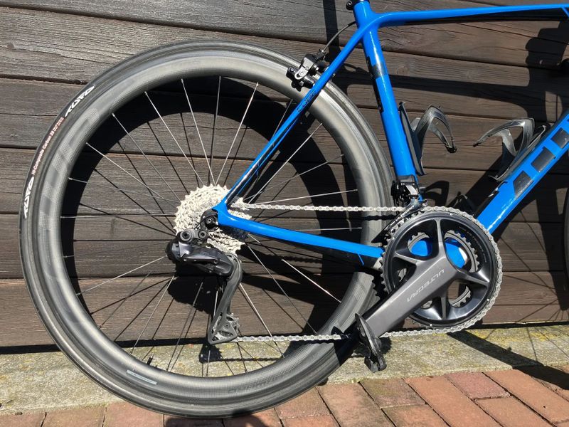 Zánovní Cube Agree Carbon, 56 cm, Ultegra DI2 12 speed elektrika, DT Swiss 350 FFWD carbon