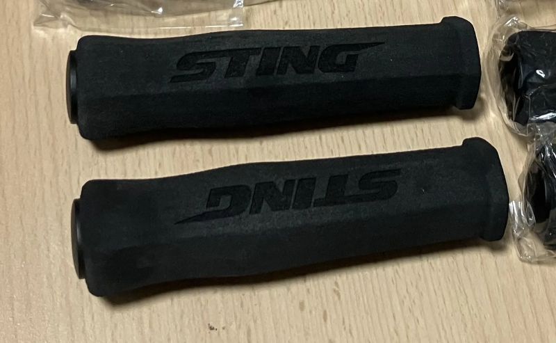 5 ks MTB madla gripy Sting ST-907 pěnová