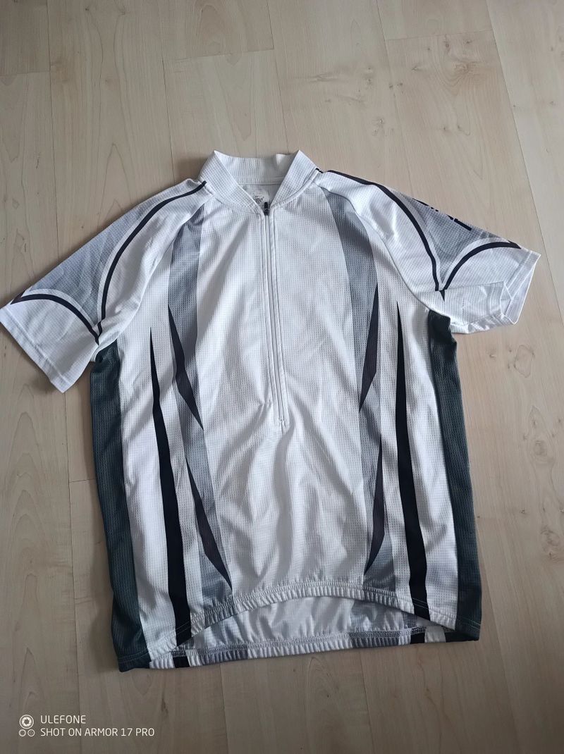 Dresy z půdy - pěkný stav