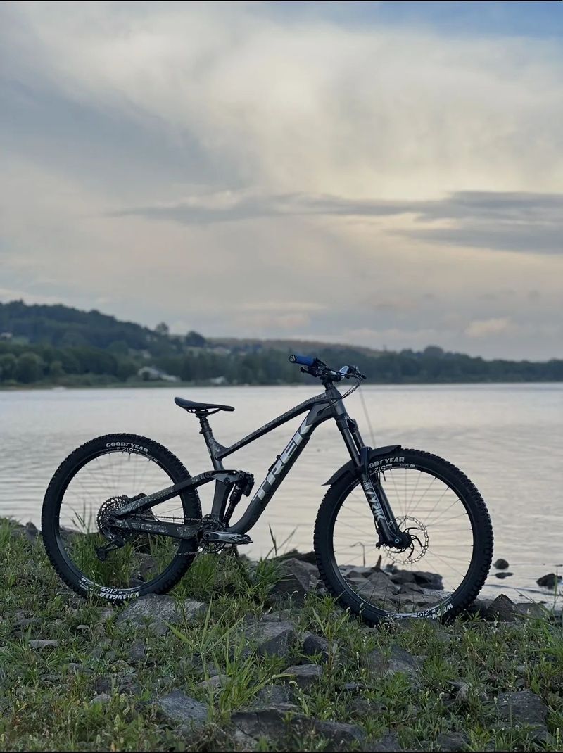 Trek Slash 8